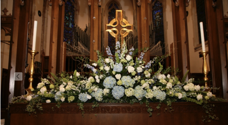 WeddingFlowers-classic-highaltar-allwhitelowradial.png