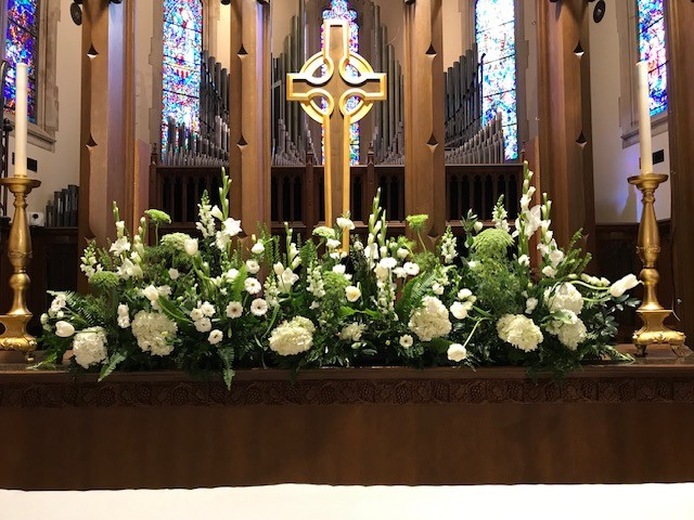 WeddingFlowers-addon-whitegarden-highaltar.jpg